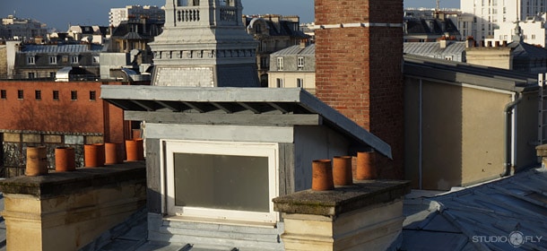 Les toits de Paris filmés par drone thermographique. Des zones à fortes pertes de chaleur.