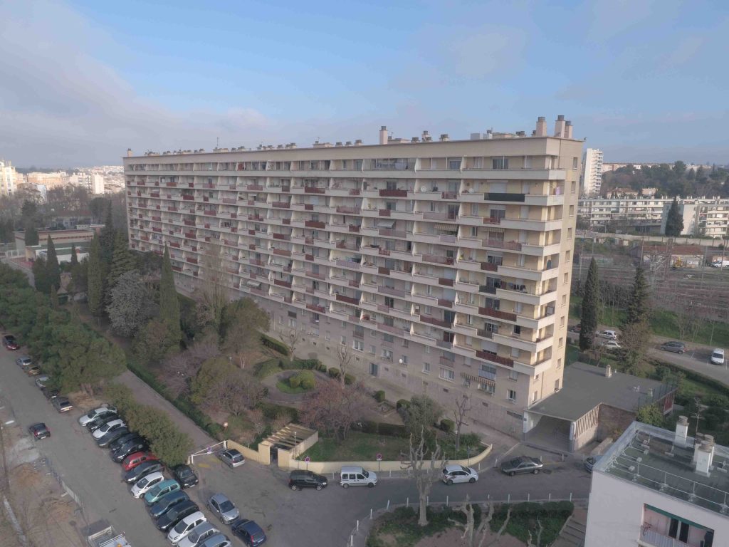 Vue aérienne bâtiment pour une inspection thermique