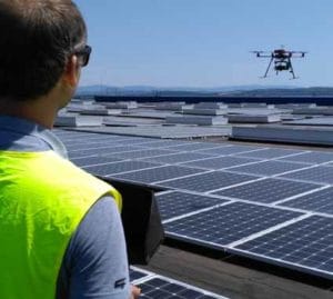 Prise de vue par drone d'un parc photovoltaïque