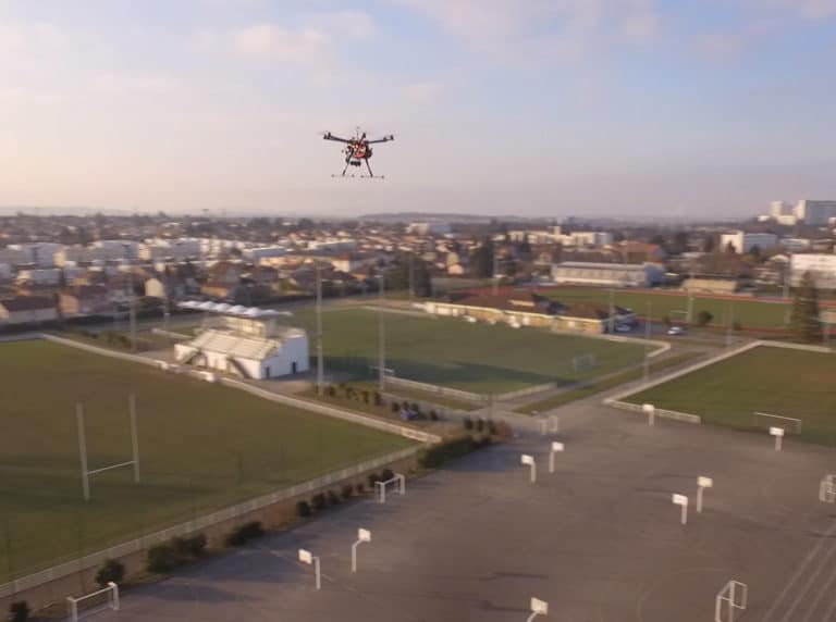 Drone en cours de vole durant une prise de vue