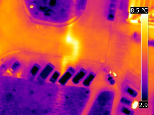 Surbrillance d'un réseau de chaleur souterrain sur un thermogramme