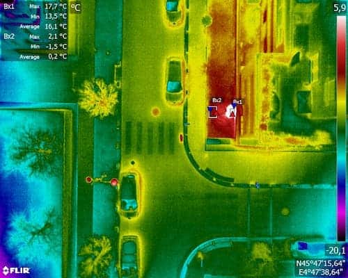 Thermogramme de réseau de chaleur, à l'angle d'une rue