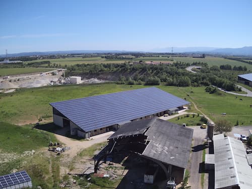 Centrale solaire en pleine campagne