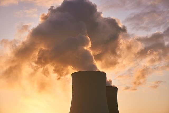 energie-nucleaire Cheminée de centrale nucléaire
