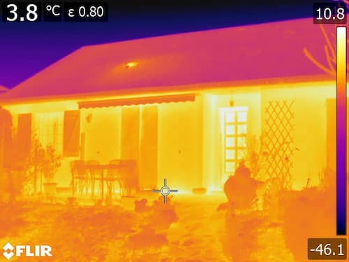 Thermogramme d'une façade de maison, optimisation énergétique