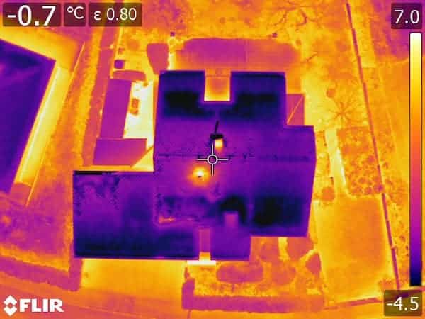 vue thermique de la toiture d'une maison individuelle