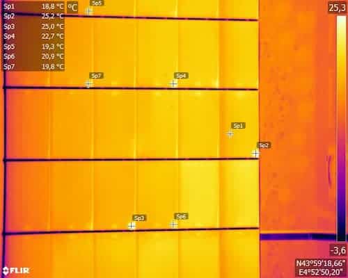 thermogramme de panneaux solaires avec différents hot-spots
