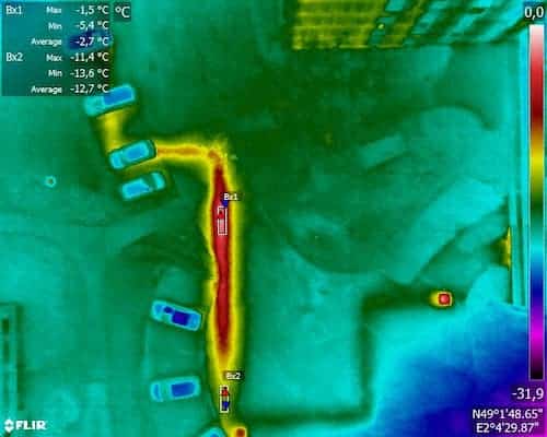 Thermogramme d'un réseau de chaleur en ville, circule sous la route